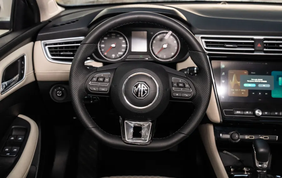 MG 5 DELUX - Interior image 9