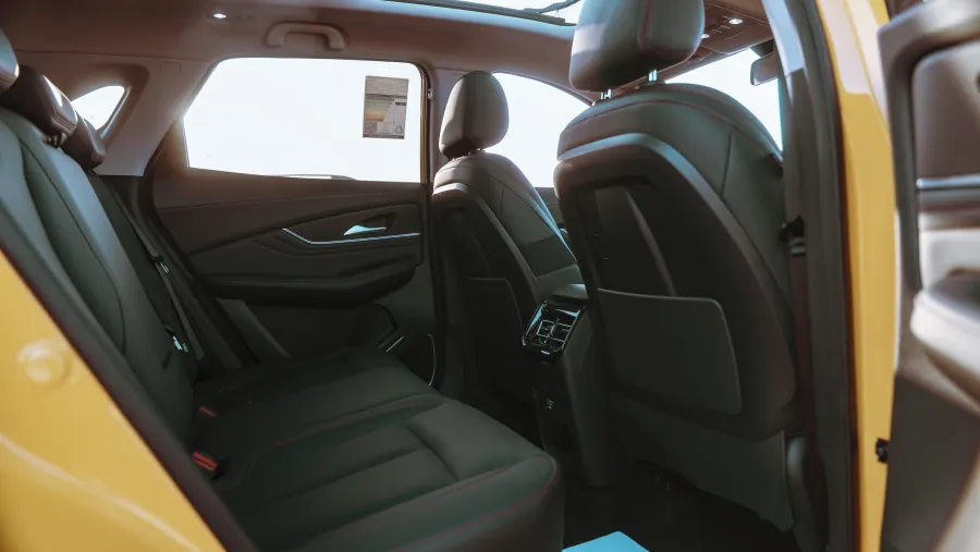 FORTHING T5 SPORT - Interior image 6