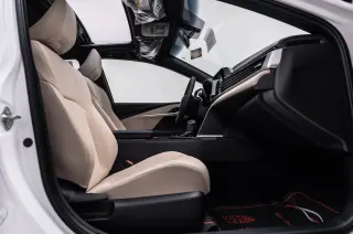 Camry LE - Interior thumbnail 12