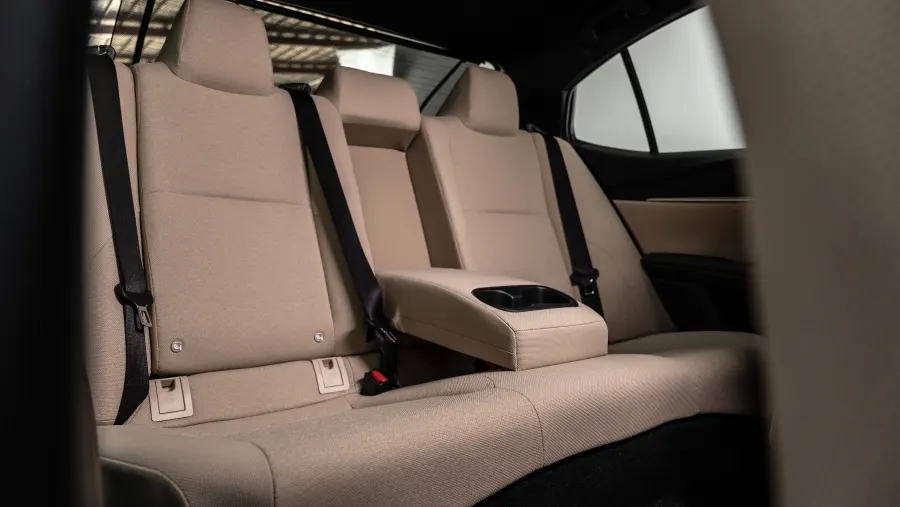Camry LE - Interior image 13