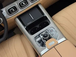 J8 Luxury - Interior thumbnail 9