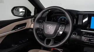 Camry LE - Interior thumbnail 15