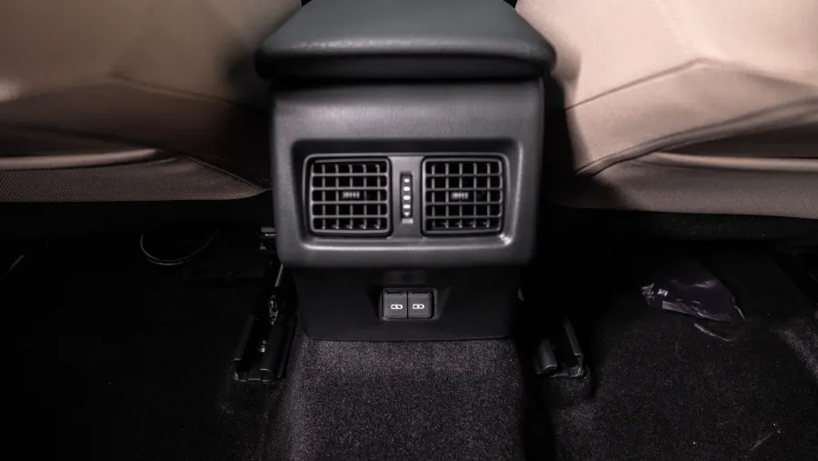 Camry LE - Interior image 1