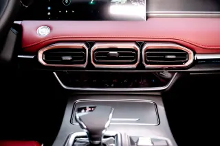 X 70 PLUS - Interior thumbnail 5