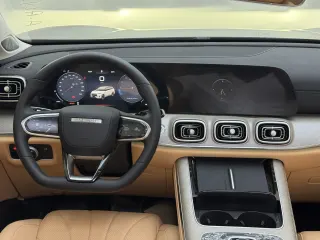 J8 Luxury - Interior thumbnail 7