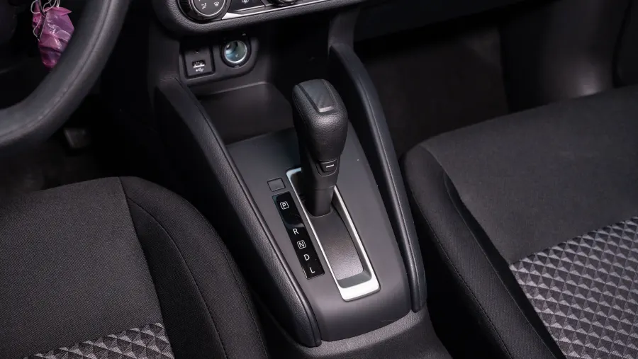 sunny standard - Interior image 6