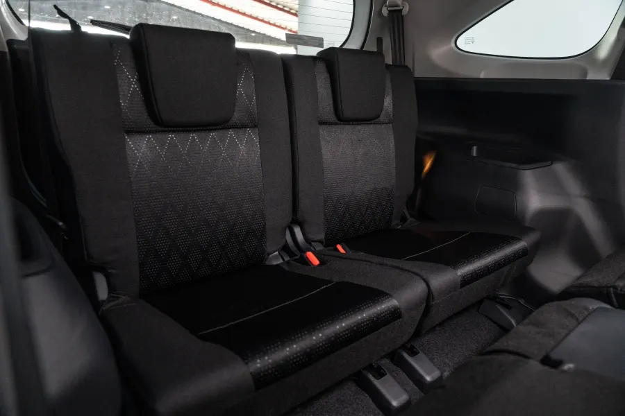 Veloz GLX - Interior image 9