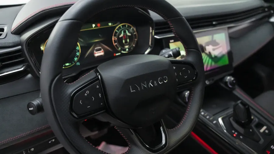 LYNK & C0 05 - Interior image 6