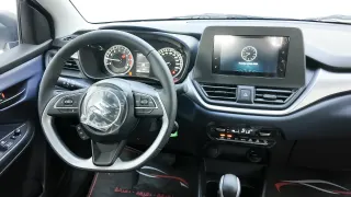 BALENO GL - Interior thumbnail 3