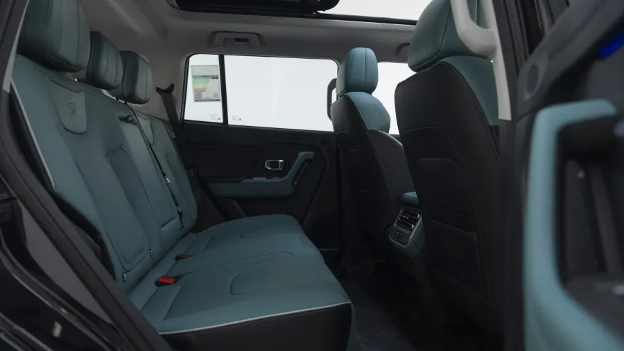 T1 Luxury - Interior image 10