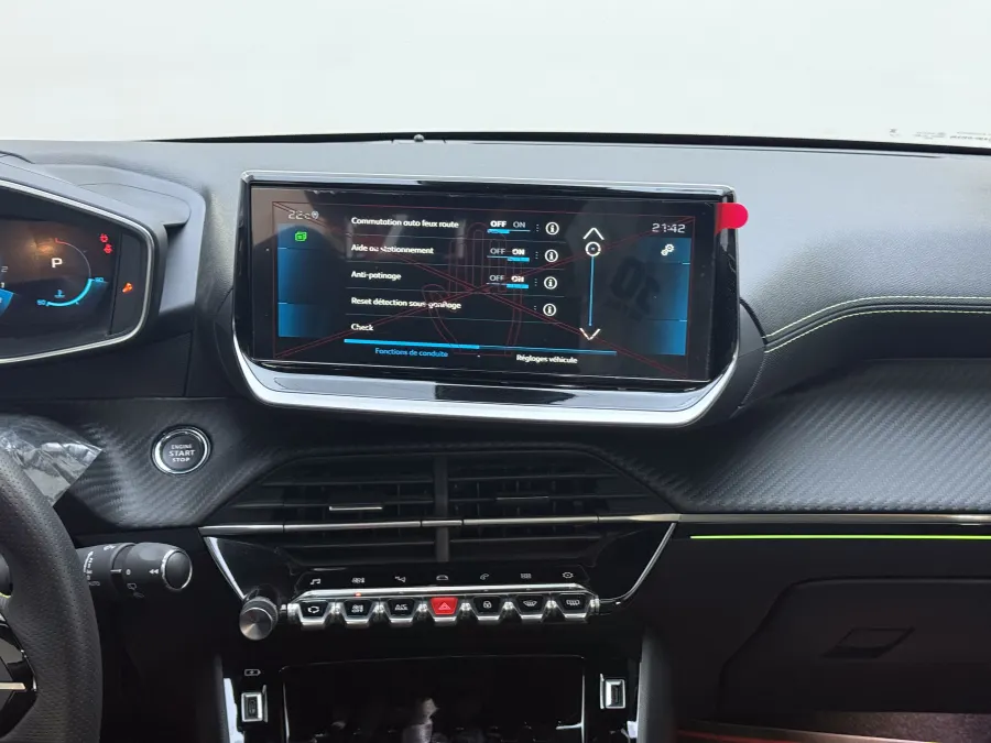 208 GT - Interior image 5