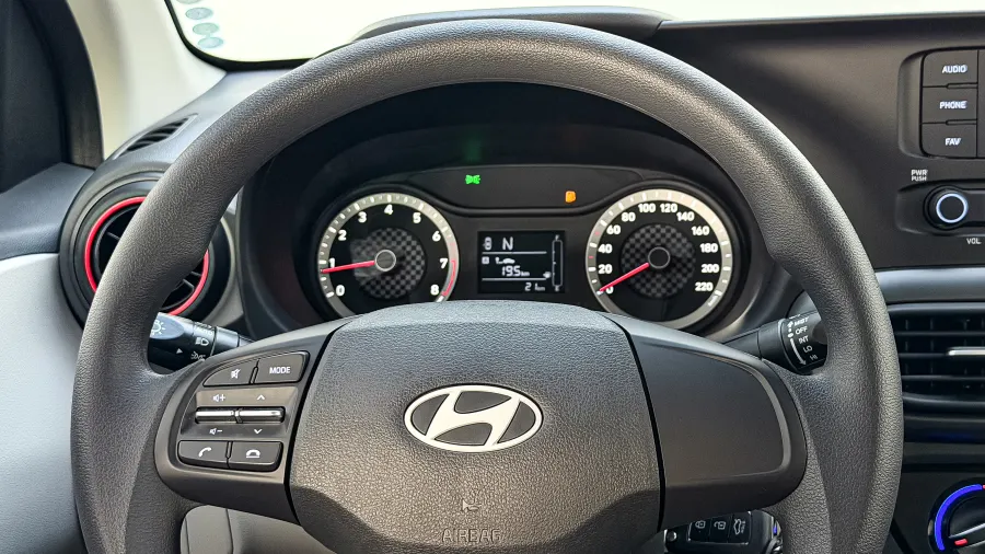 Grand i10 Standard - Interior image 10