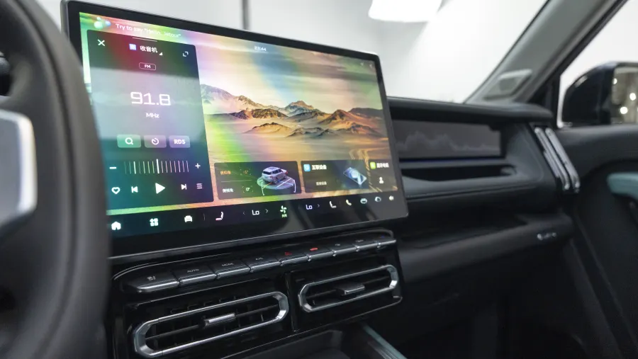 T1 Luxury - Interior image 12