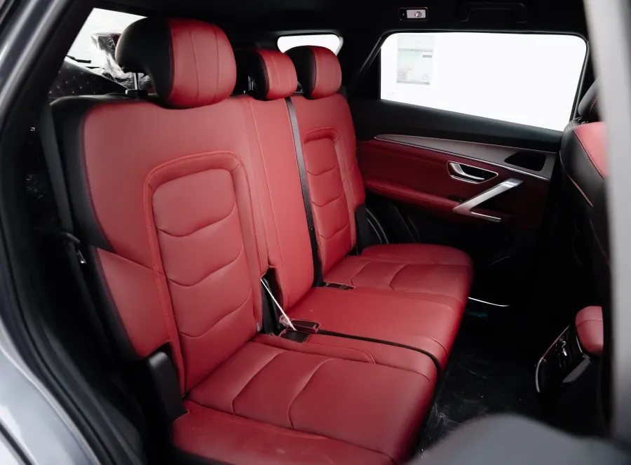 X 70 PLUS - Interior image 3
