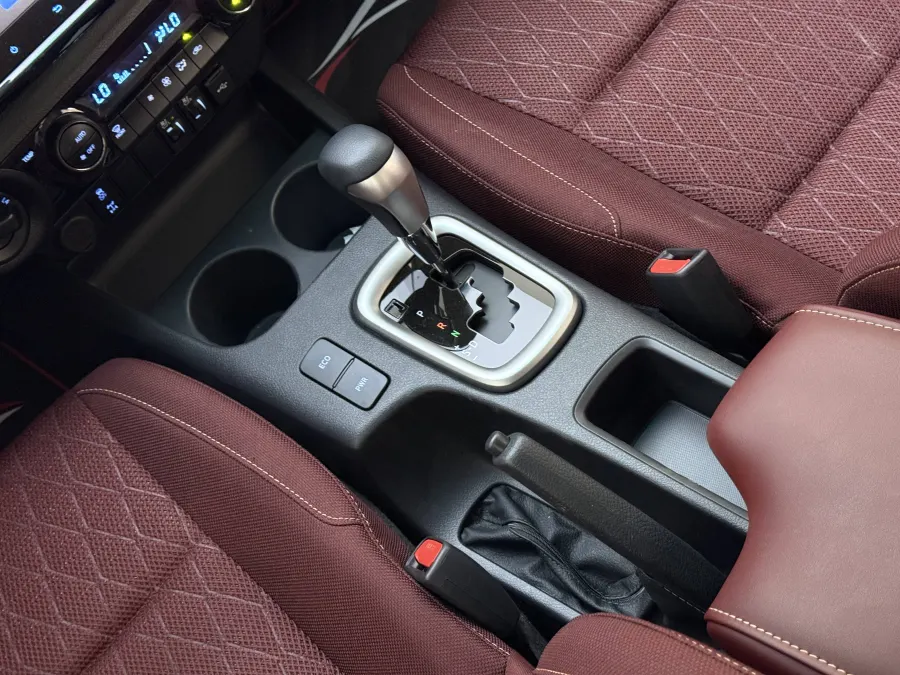 Hilux GLX S - Interior image 9