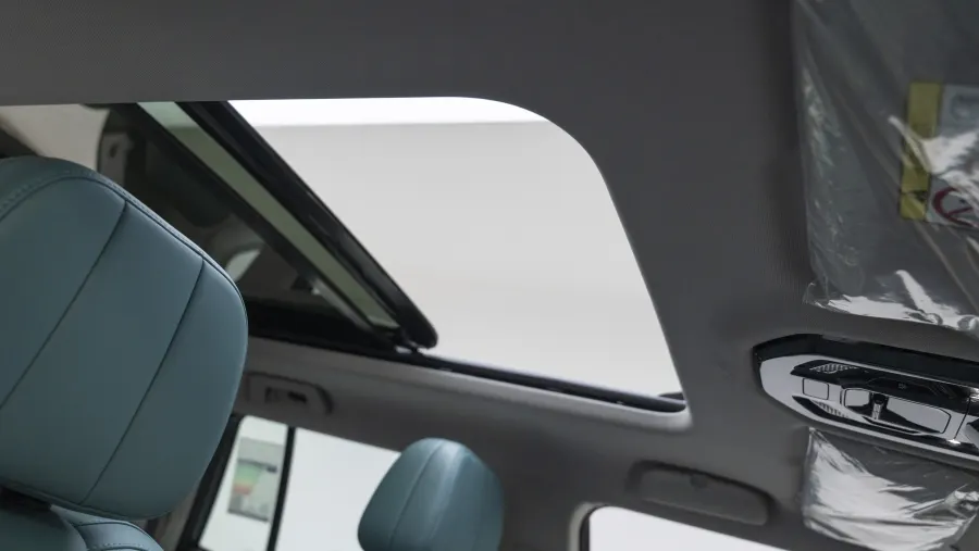 T1 Luxury - Interior image 5