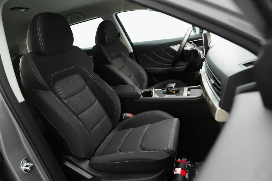 X70 COMFORT - Interior image 1