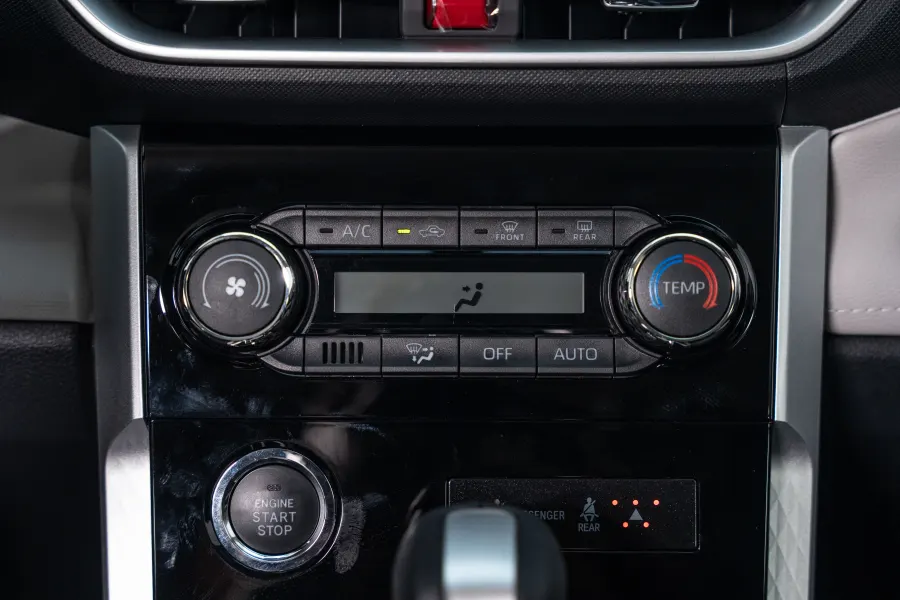 Veloz GLX - Interior image 5