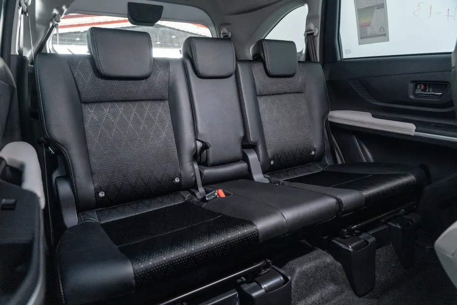 Veloz GLX - Interior image 1