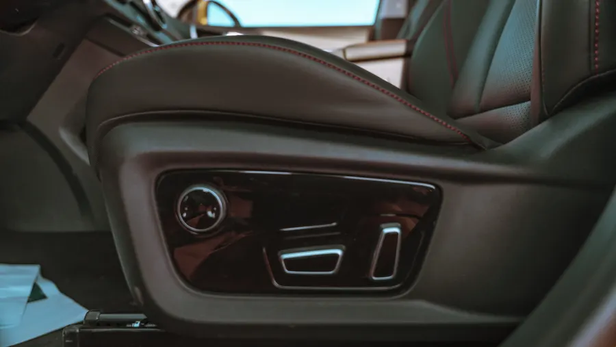 FORTHING T5 SPORT - Interior image 5