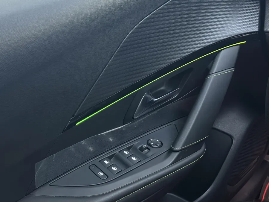 208 GT - Interior image 8