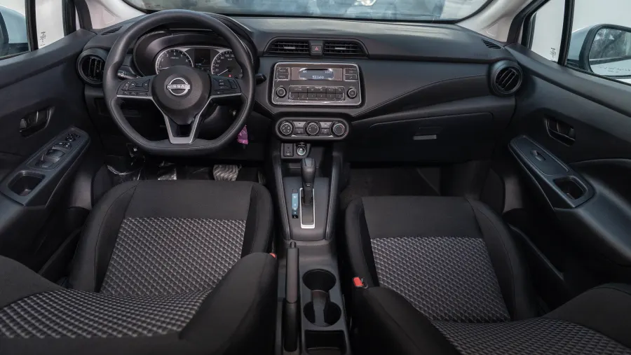 sunny standard - Interior image 3
