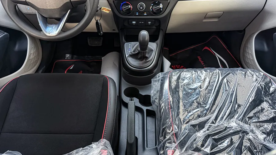 Grand i10 Standard - Interior image 9