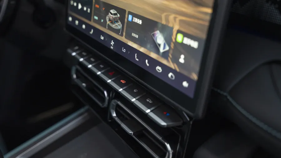 T1 Luxury - Interior image 3