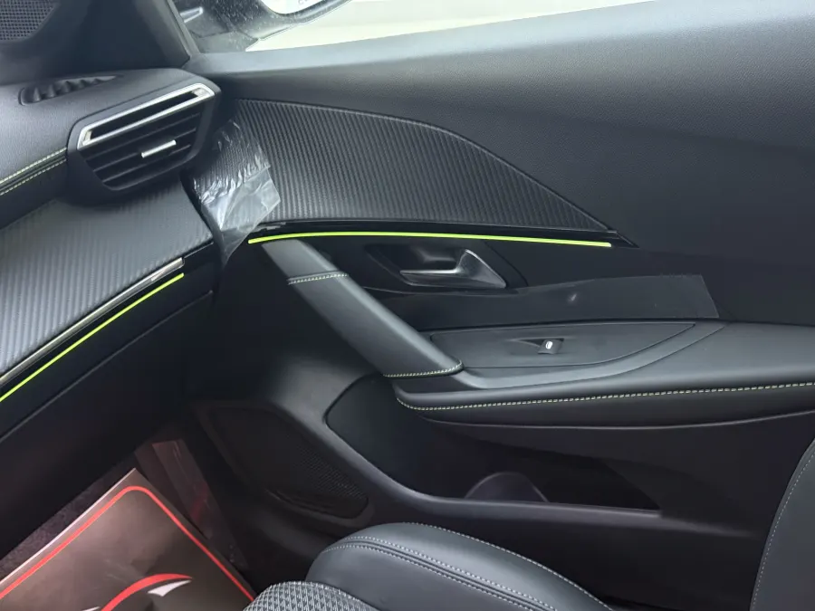 208 GT - Interior image 12