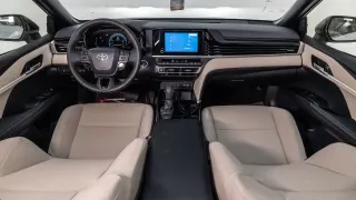 Camry LE - Interior thumbnail 10