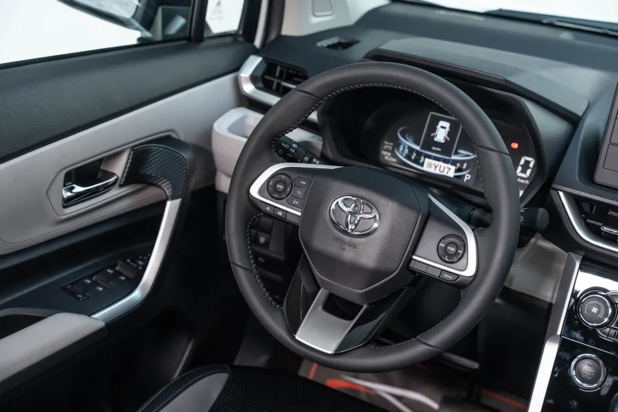 Veloz GLX - Interior image 3