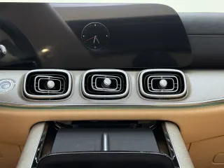 J8 Luxury - Interior thumbnail 8