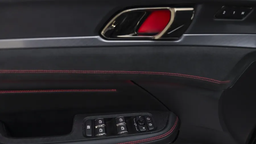 LYNK & C0 05 - Interior image 7