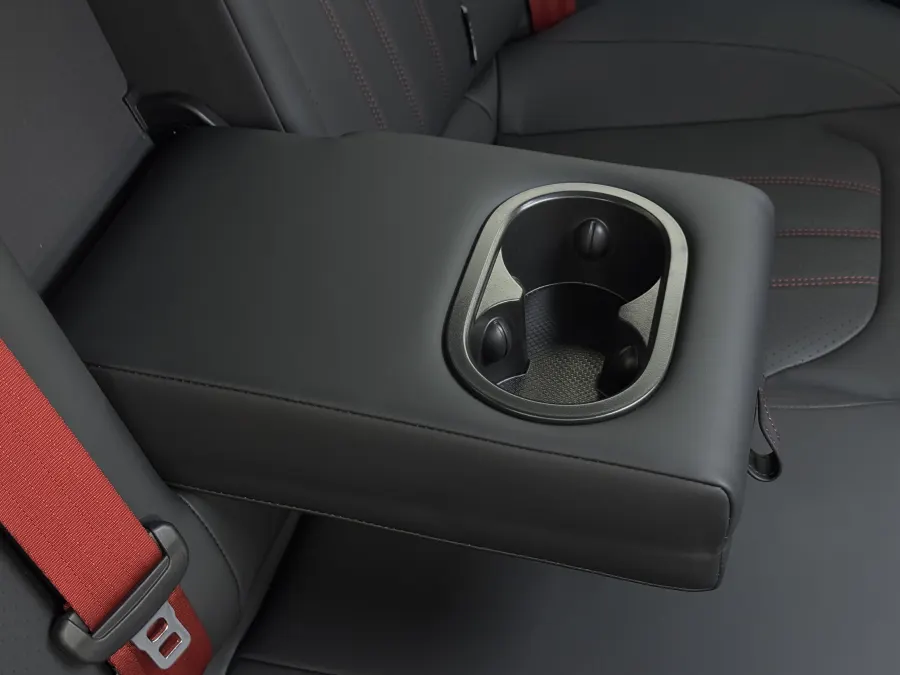Empow S - Interior image 3