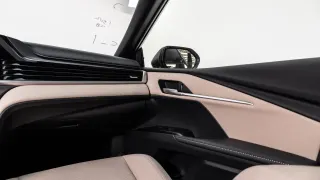 Camry LE - Interior thumbnail 19