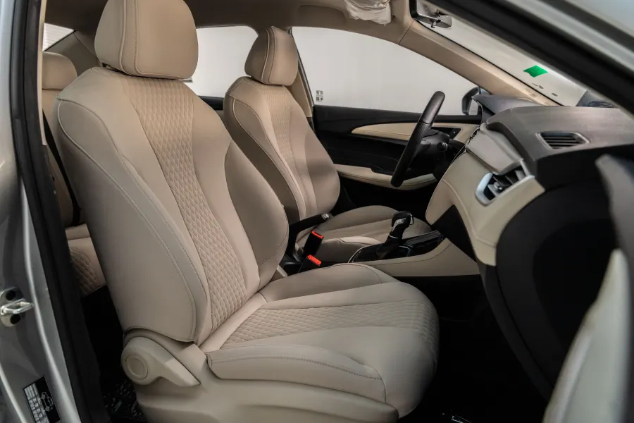 MG 5 DELUX - Interior image 6