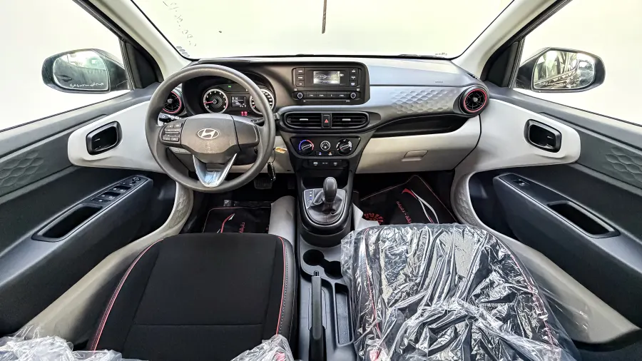Grand i10 Standard - Interior image 8