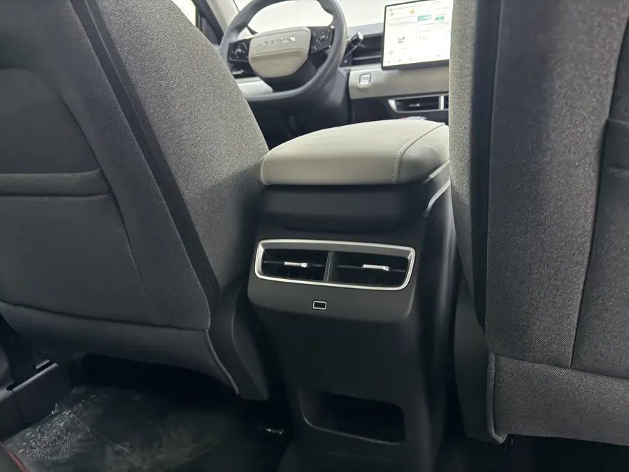 Dashing Comfort - Interior image 3