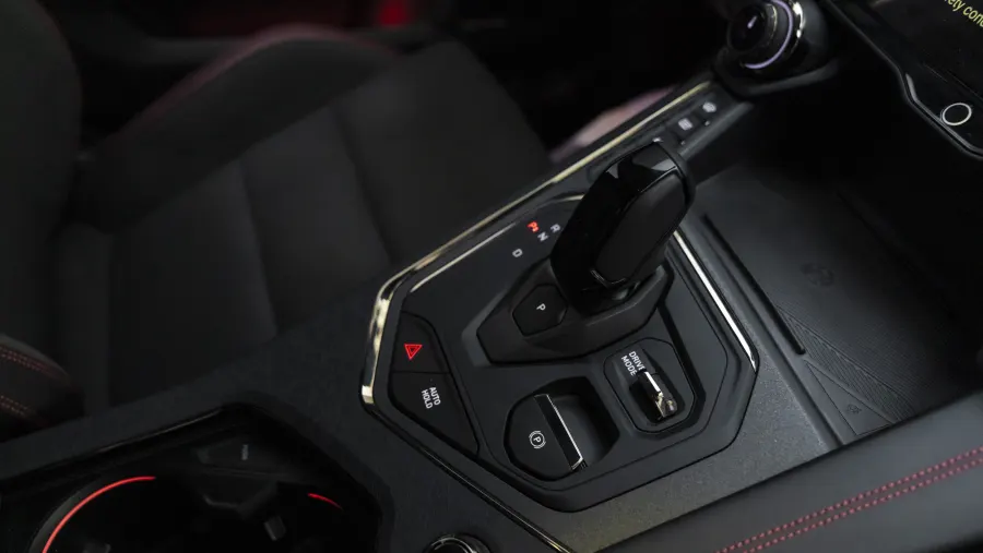 LYNK & C0 05 - Interior image 3