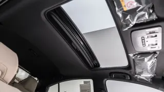 Camry LE - Interior thumbnail 3