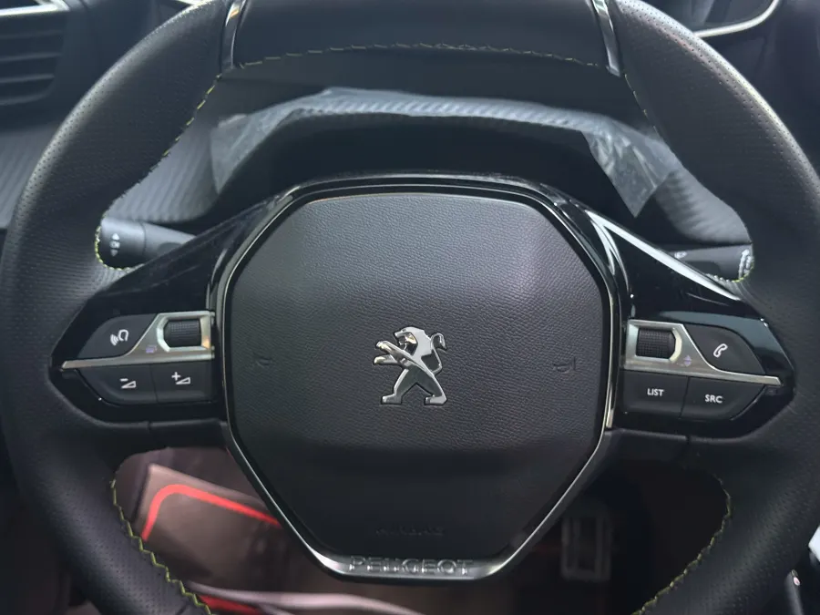 208 GT - Interior image 7