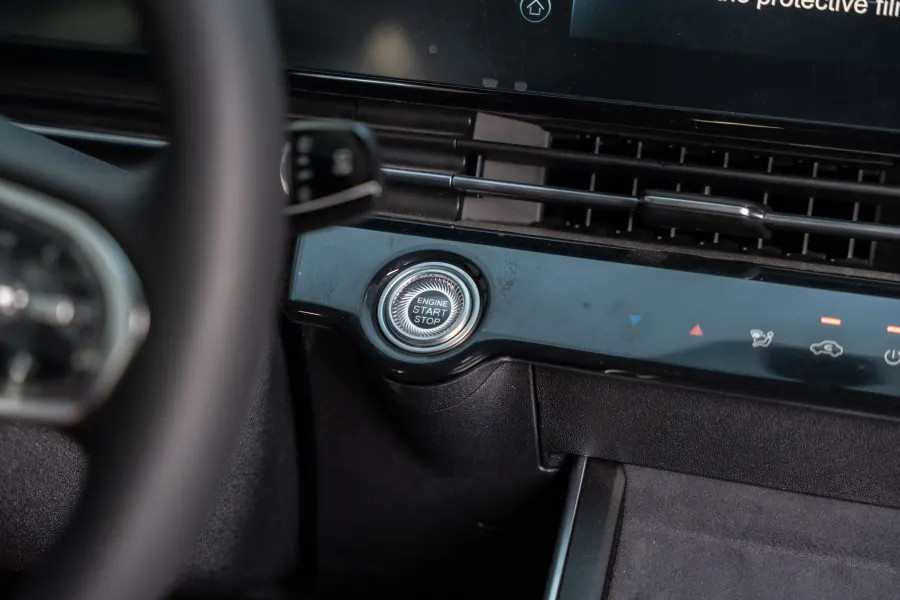 C5 230T - Interior image 10