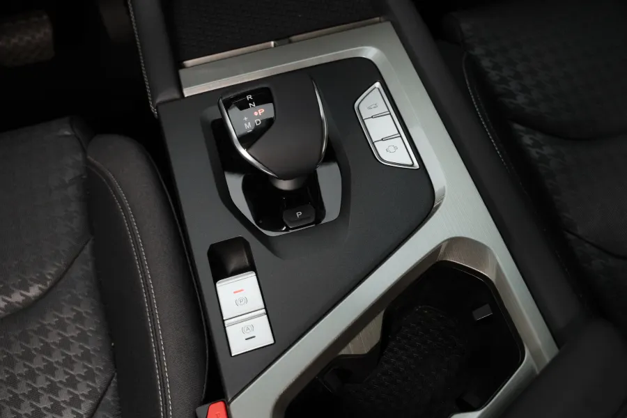 X70 COMFORT - Interior image 7