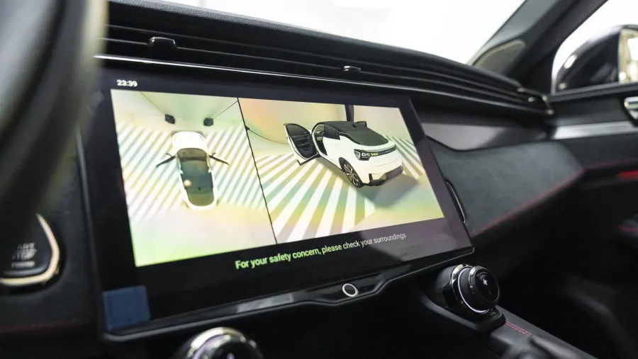 LYNK & C0 05 - Interior image 5