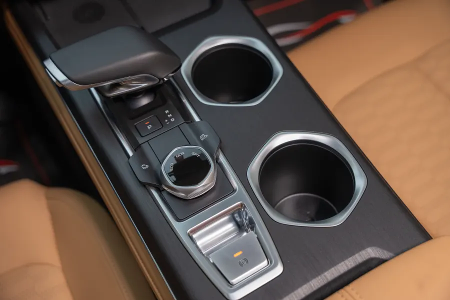 يوني اس ايليت - صورة داخلية 1