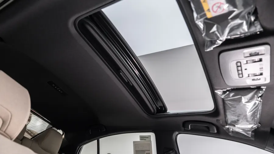 Camry LE - Interior image 3