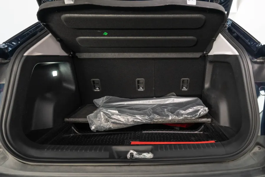 C5 230T - Interior image 8