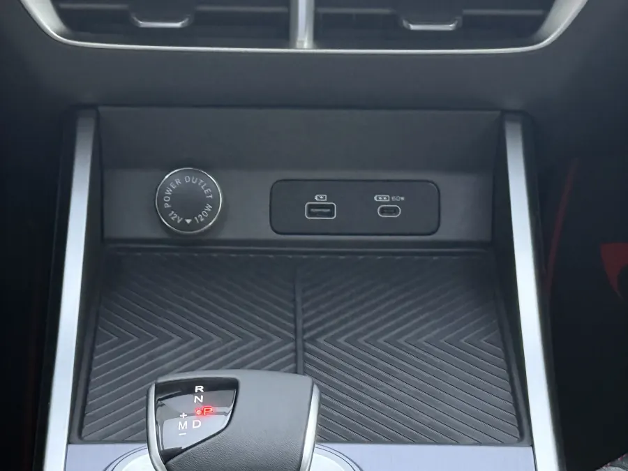 Dashing Comfort - Interior image 11