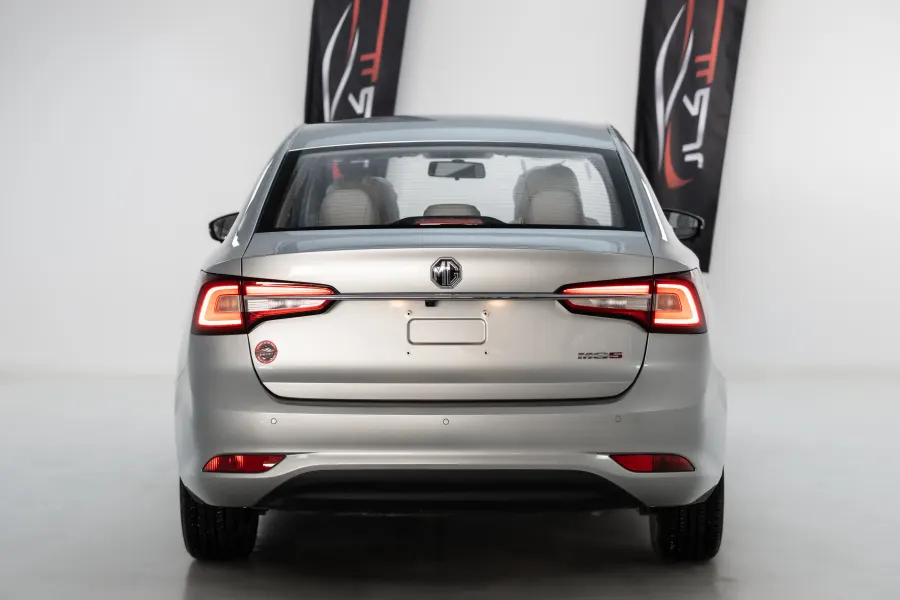 MG 5 DELUX - lang.Exterior image 3
