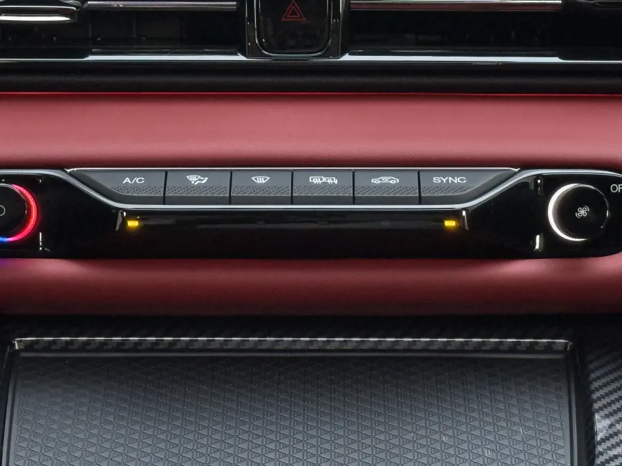 Empow S - Interior image 9